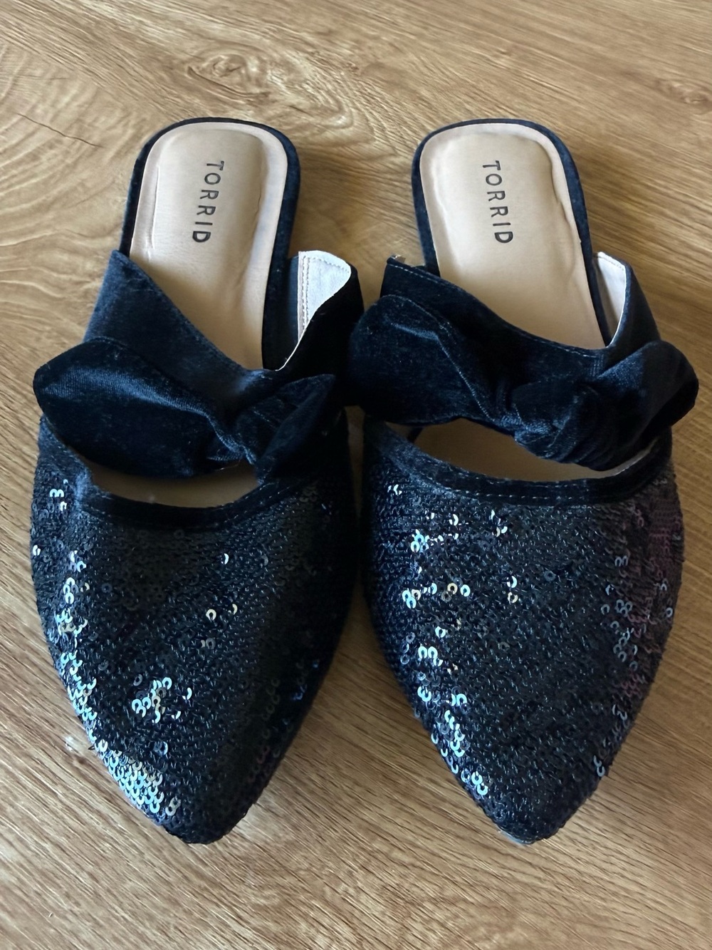 Torrid 8.5WW Black Sequin Bow Pointed-Toe Mules